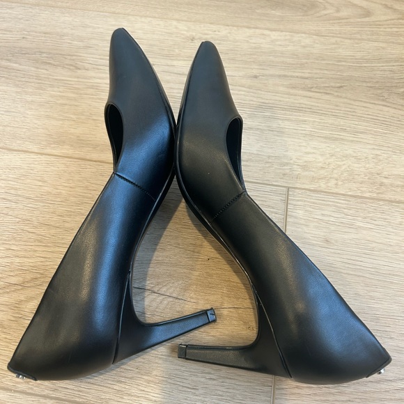 Calvin Klein Women’s Heels Black Pumps Size 7 M Shaye 2 Synthetic 3” Stiletto - Picture 4 of 9